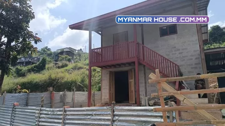 သိန်း ၂၀၀ကျော်နဲ့ နံကပ်တထပ်အိမ် ၂ထပ်အိမ် ရောင်းဖို့ရှိပါတယ်နော်  မြို့ပြင်တောင် သိန်း၂၀၀လောက်ရှိတဲ့ချိန်မှာ အိမ်အပါကို သိန်း ၂၀၀ကျော်နဲ့ရမှာပါ  နေရာက ဝါးပြားစမ်းရေတွင်းလမ်းထဲပါရှင့်